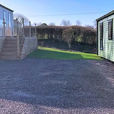 Hotel Delightful 2-bed Static Set In A Peaceful Village