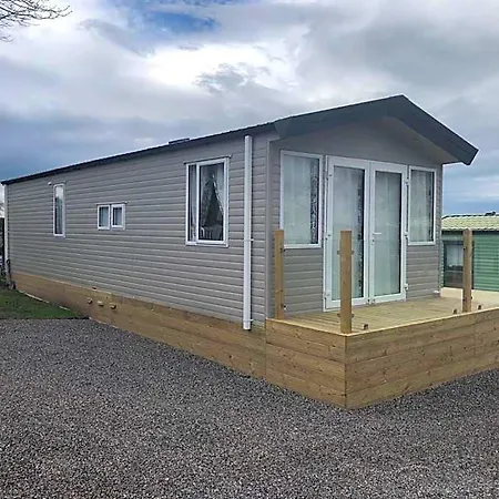 Delightful 2-bed Static Set In A Peaceful Village Hotel *