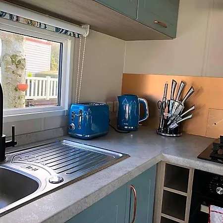 Delightful 2-bed Static Set In A Peaceful Village *